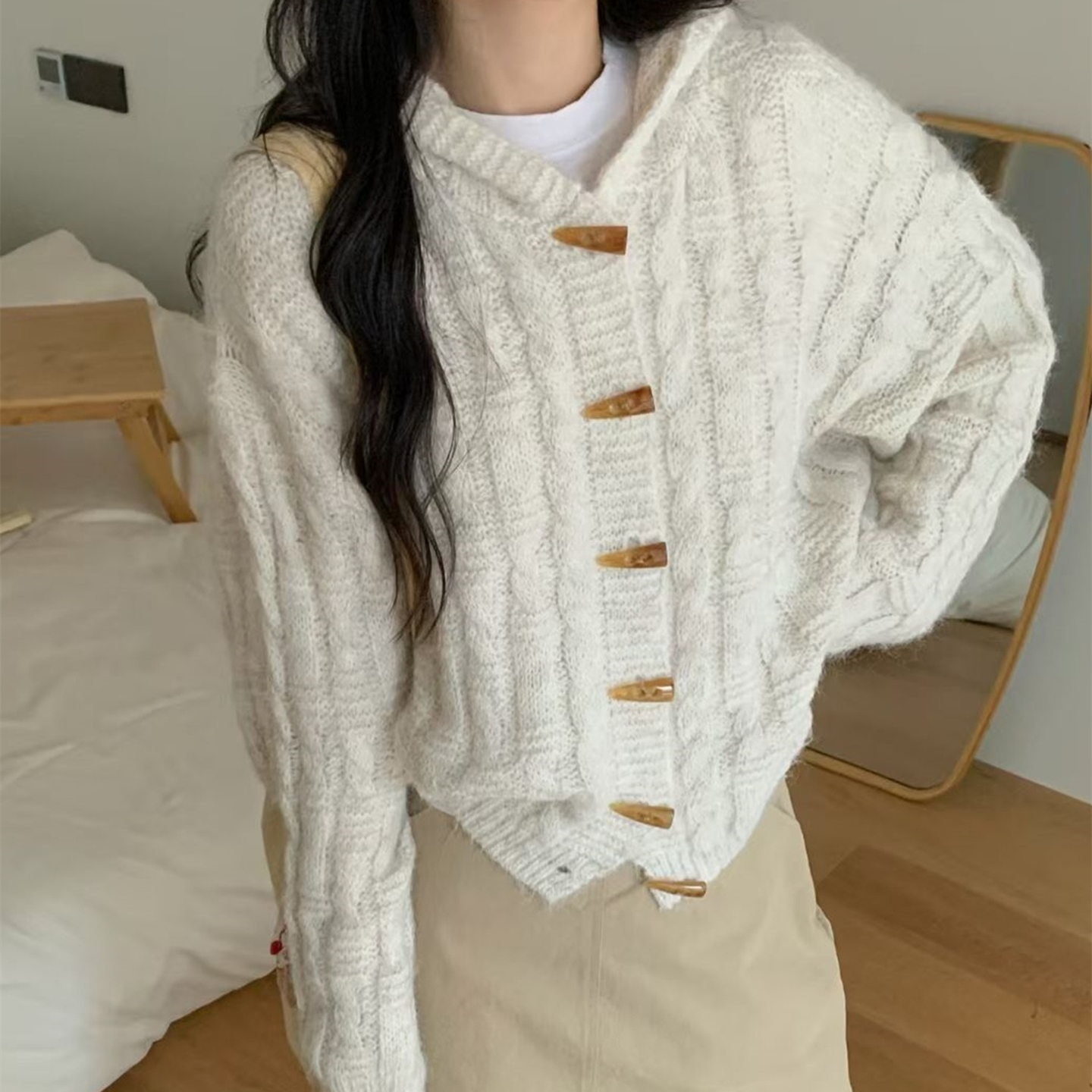 纯色秋冬新款连帽麻花针织开衫韩系简约宽松上衣女毛衣羊角扣外套