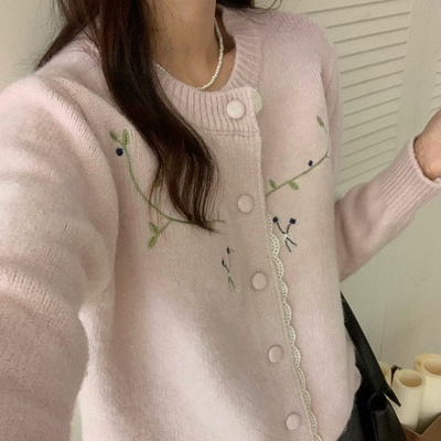 秋冬新款2025针织开衫内搭刺绣短款圆领上衣女宽松蕾丝毛衣外穿