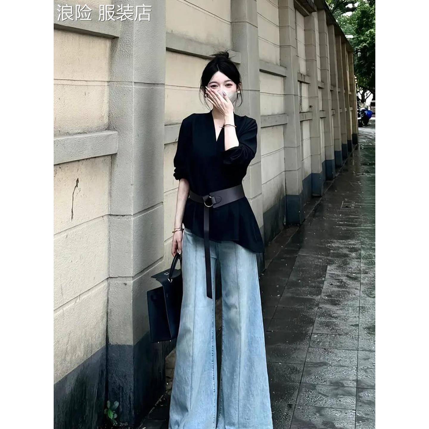 浪险法式小资气质穿搭一整套早秋新款高级感黑色衬衫蓝色牛仔裤两