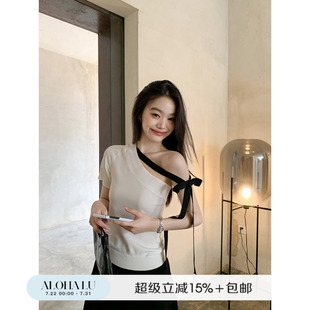 鹿见喜 别致上衣 不规则斜肩撞色绑带针织短袖 t恤女夏甜美简约小衫