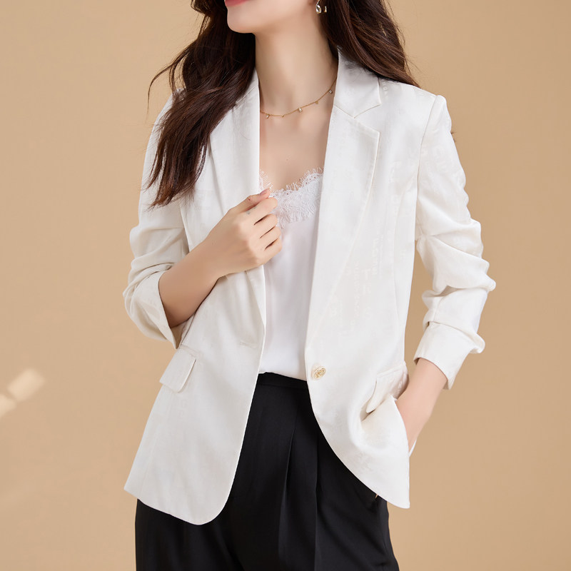 2024春装新款缎面提花小西服女设计感通勤气质显瘦修身一粒扣外套