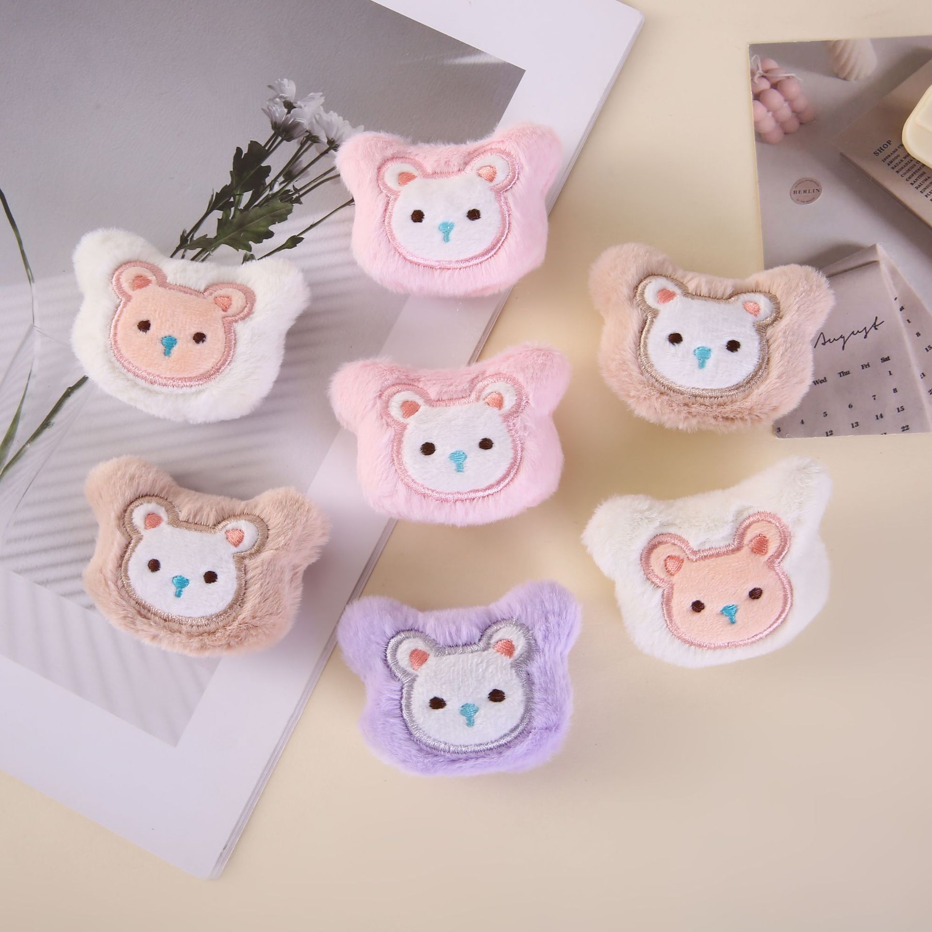 秋冬毛绒卡通公仔胸针软萌小熊小兔头饰围巾宝宝鞋袜玩偶装饰辅料