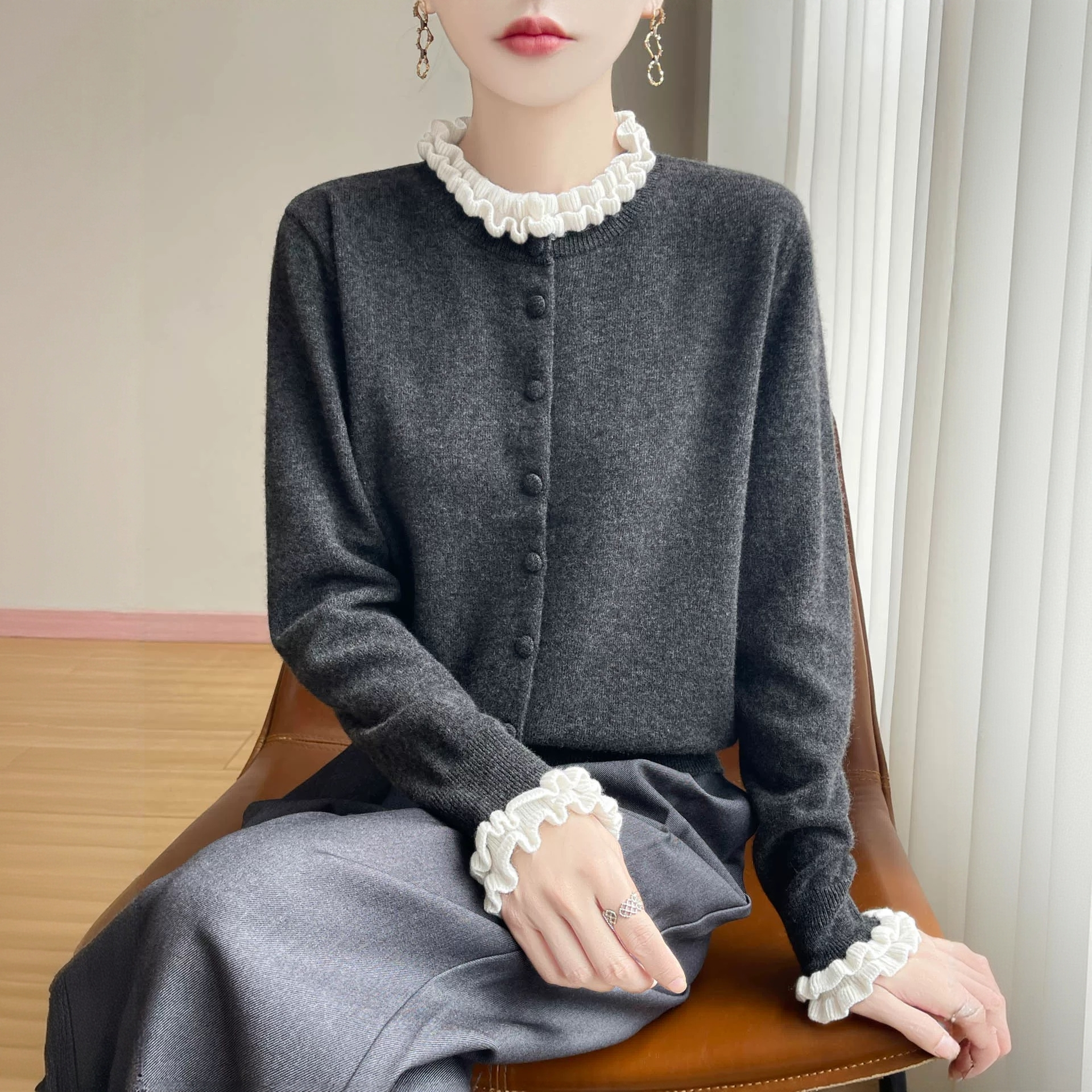 高级感撞色木耳边时尚洋气减龄针织开衫毛衣女软糯亲肤秋冬外套