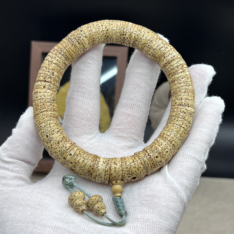 一物一图特价福利鸡油黄14mm纯手工薄片正月原生态星月菩提籽手持