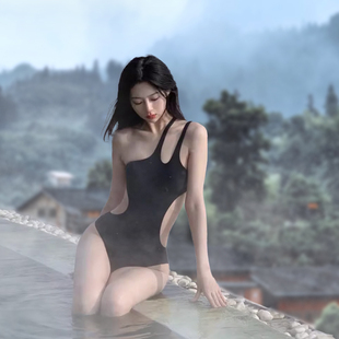 泳衣女夏季 性感连体黑色复古比基尼小胸聚拢露背泡温泉游泳衣 新款