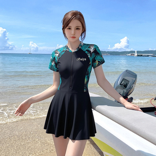 运动游泳衣女大码 遮肉小胸防走光海边沙滩度假泳 保守速干连体裙式