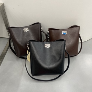 真皮新款 包手提包女包单肩包斜挎包牛皮锁扣腋下包托特包6525 时尚