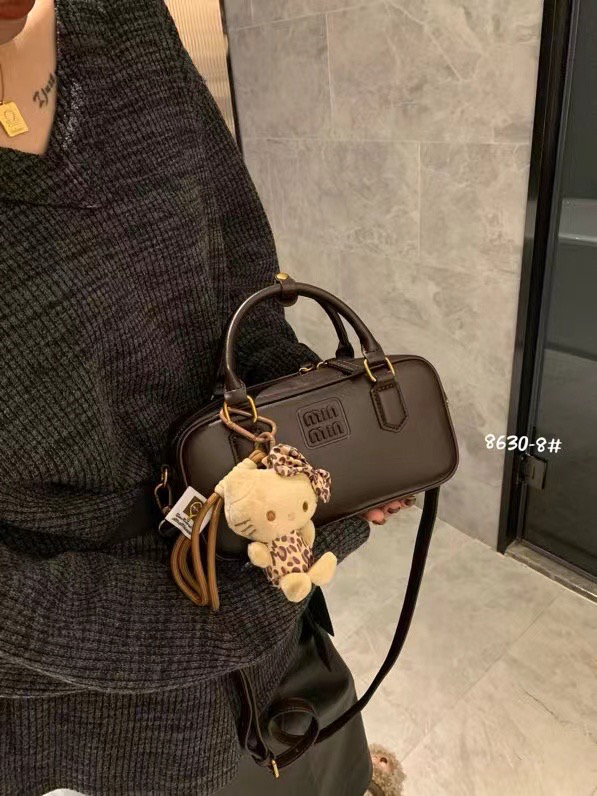 2024新款保龄球女包小众韩版时尚包波士顿枕头包真皮手提斜挎女包