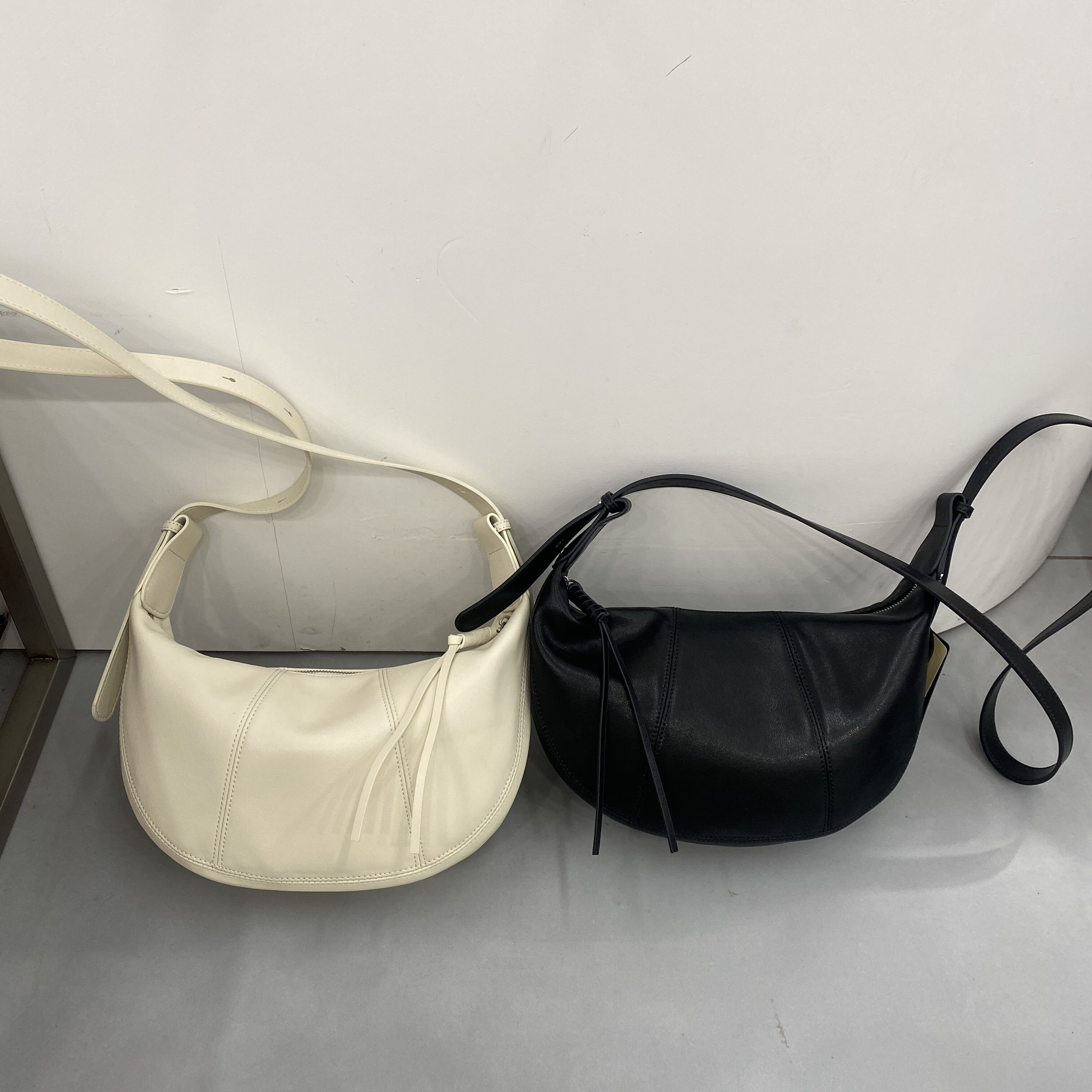 牛皮春夏女包百搭简约韩系时尚百搭休闲单肩斜挎真皮牛角包6508