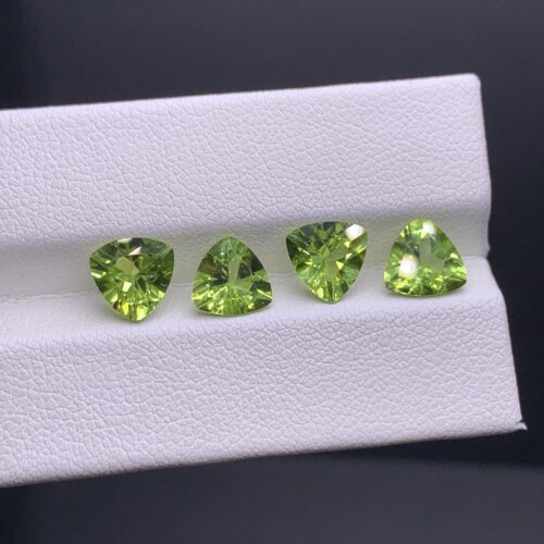 天然高品质橄榄石三角裸石7x7mm可镶嵌18k金 银戒指吊坠耳坠等