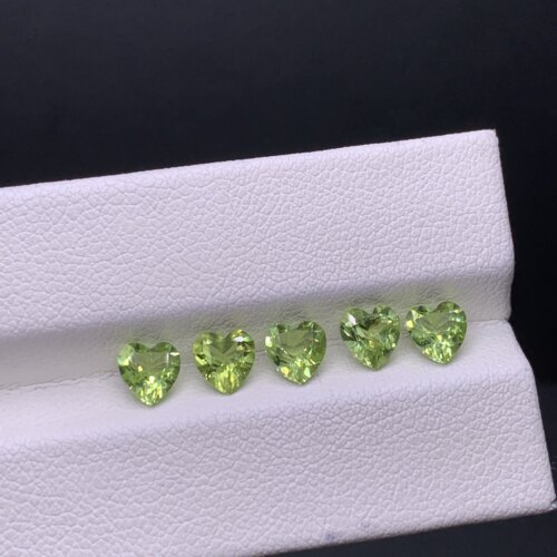 天然高品质橄榄石爱心裸石5x5mm可镶嵌18k金 银戒指吊坠耳坠等