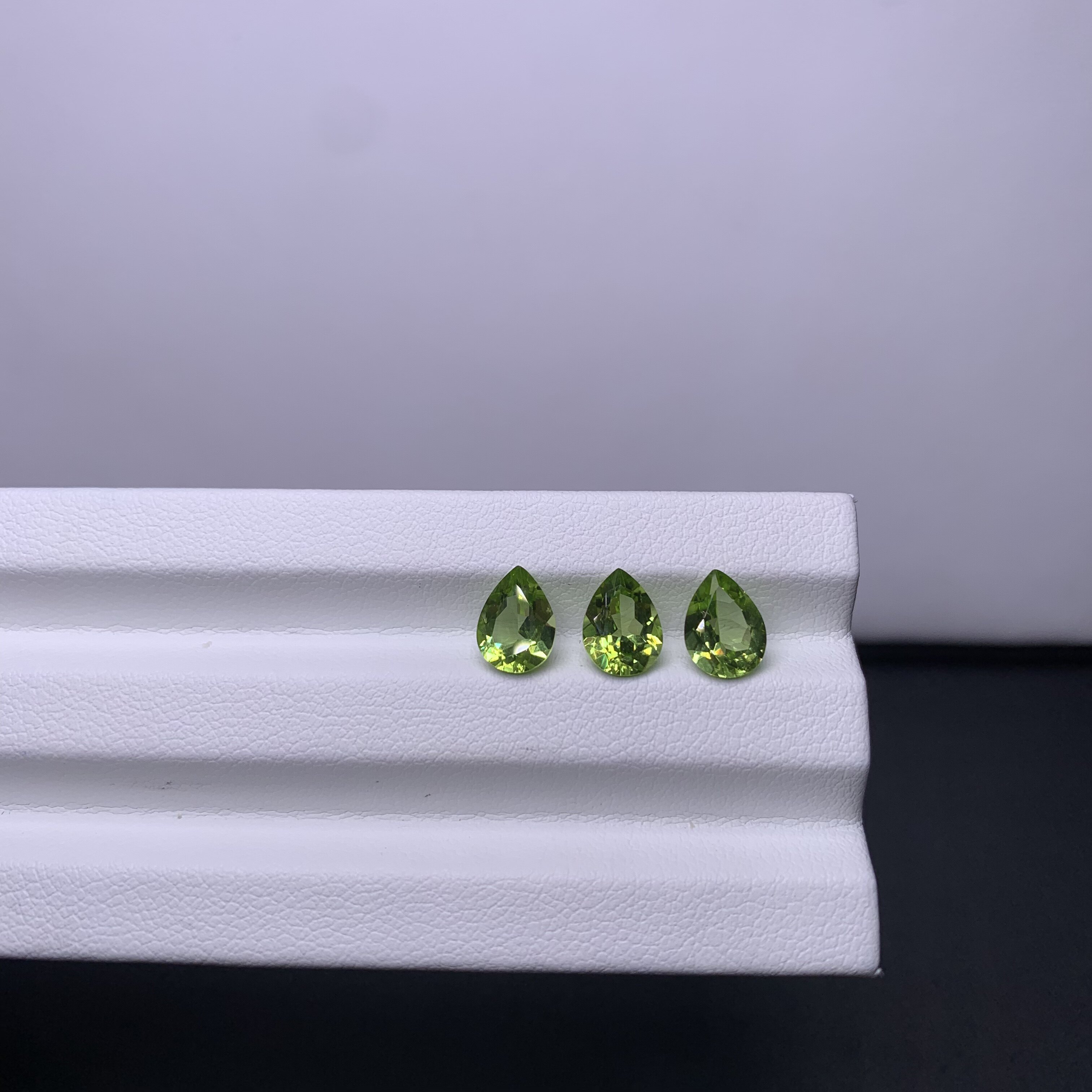 天然高品质橄榄石裸石水滴6x8mm可镶嵌18k金银戒指吊坠耳坠耳钉等