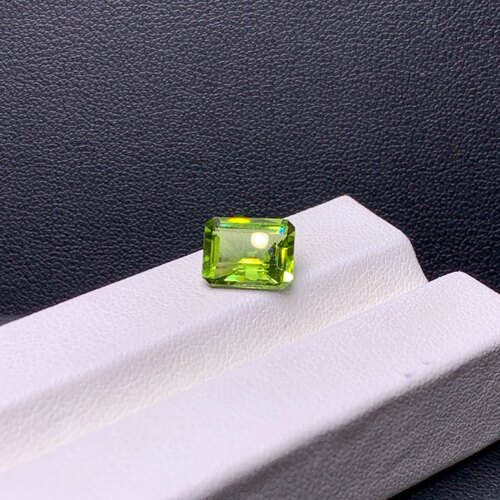 天然高品质橄榄石长方裸石8x10mm可镶嵌18k金 银戒指吊坠耳坠等