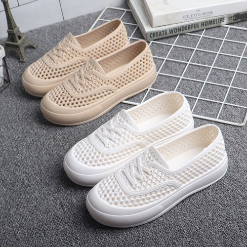 防滑软底透气散步洞洞鞋妈妈凉鞋