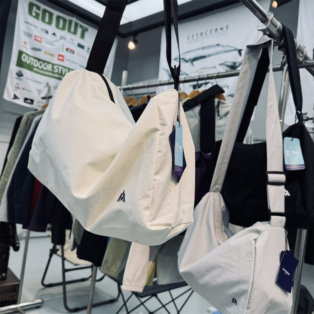 轻量化耐磨防泼水13L大容量男女通用户外休闲通勤单肩包小方包,运动包/户外包/配件,单肩背包,淘宝优惠券,粉丝福利购,淘宝优惠卷