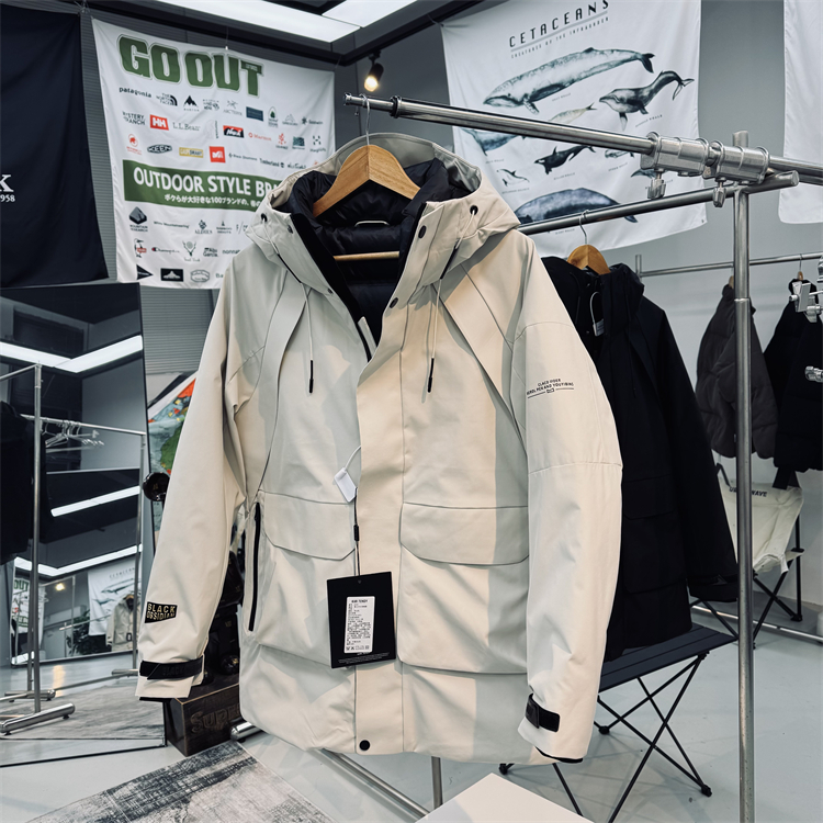 户外羽绒服压胶防钻绒防风防泼水