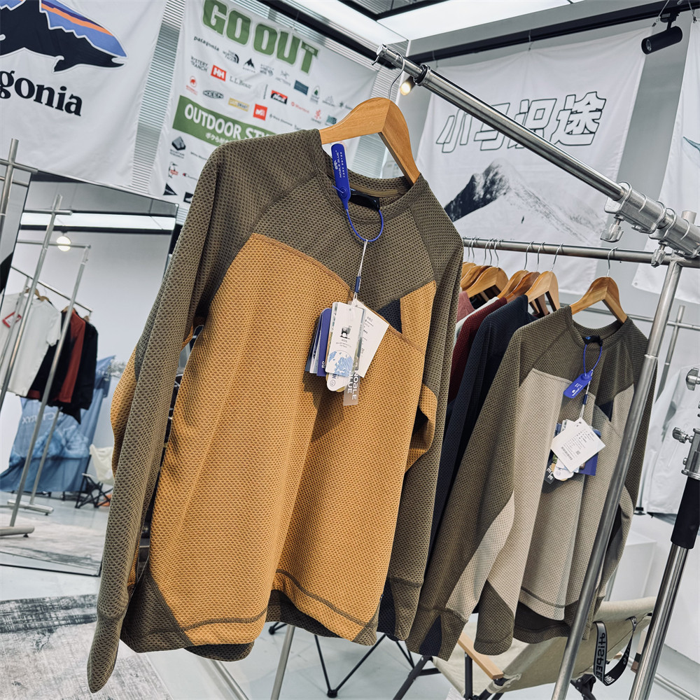 冬暖夏凉四季款吸湿排汗蜂窝肌理男女通用户外长袖羊毛速干T恤