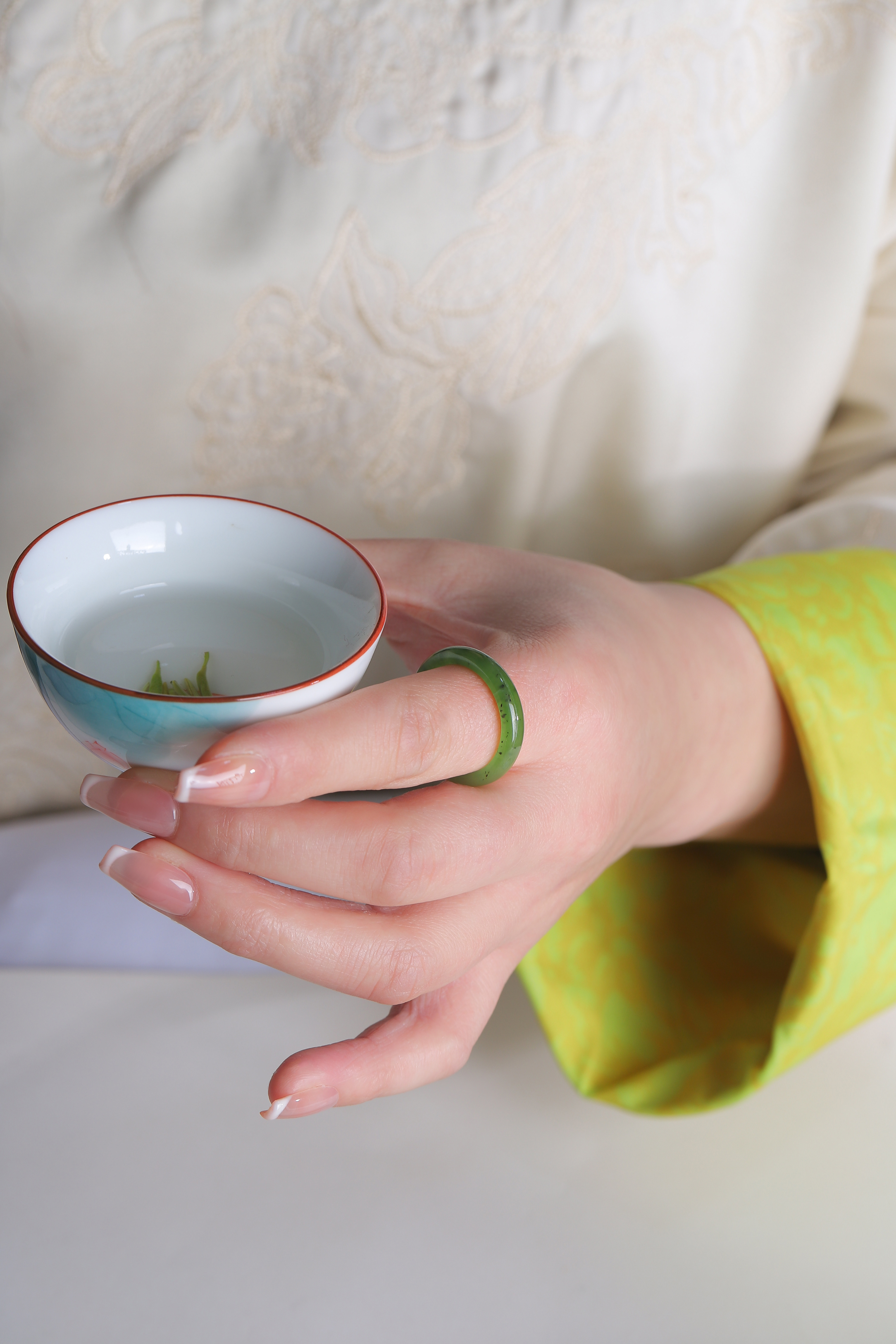 天然和田玉戒指碧玉戒指阳绿戒圈飘花玉戒指翡翠戒指情侣款送礼