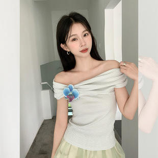 T恤女2025夏季 超好看条纹一字领露肩显瘦短袖 立体花朵纯欲小上衣