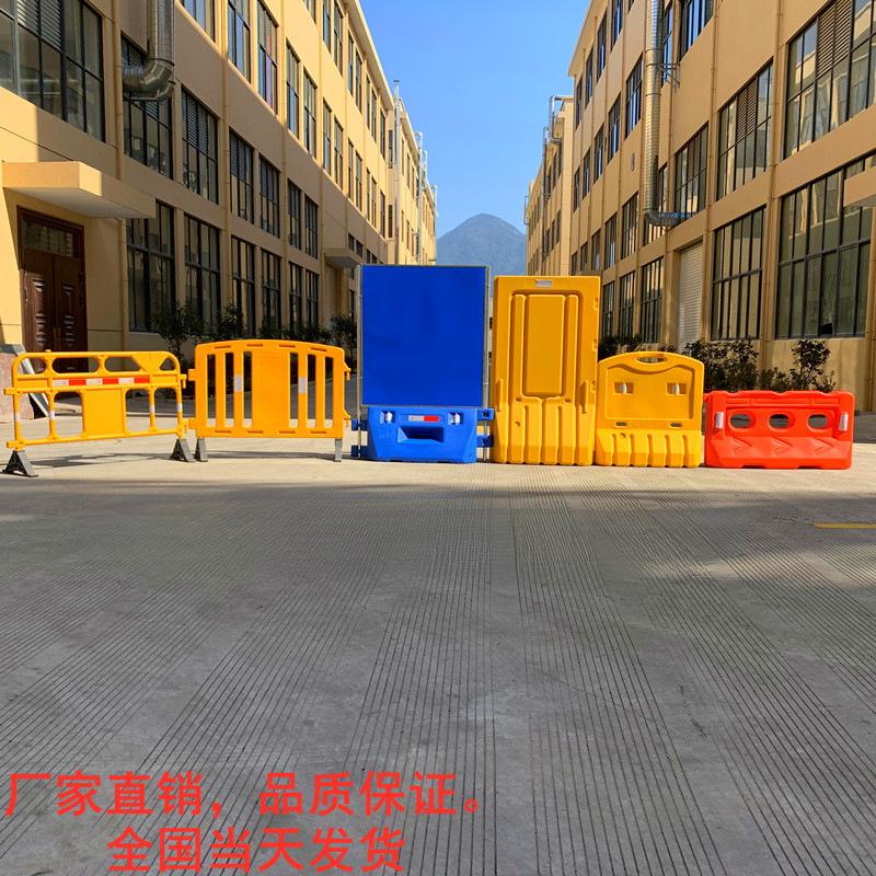 滚塑三孔水马1.8米市政注水围挡塑料移动护栏胶马围隔离墩防撞桶