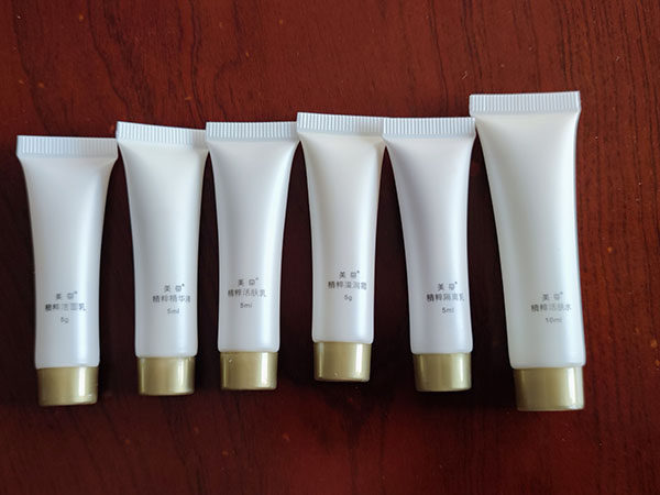 美带精粹隔离乳洁面乳活肤水精华液滋润霜小样