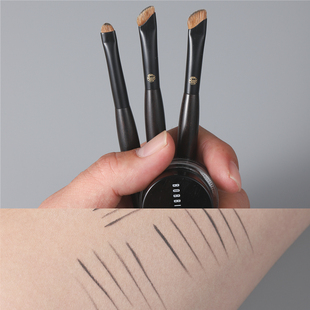 G27仙宝兰黄狼尾镰刀形眼线刷下至眼睑眼角卧蚕斜角刀锋眼线膏刷