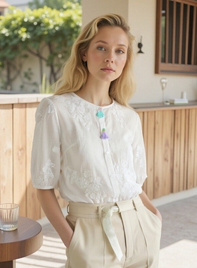 夏文艺复古刺绣薄款苎麻衬衫女装气质圆领单排扣小衫Y684B7028