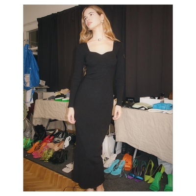 瑞典AD00RE方领开衩针织连衣裙