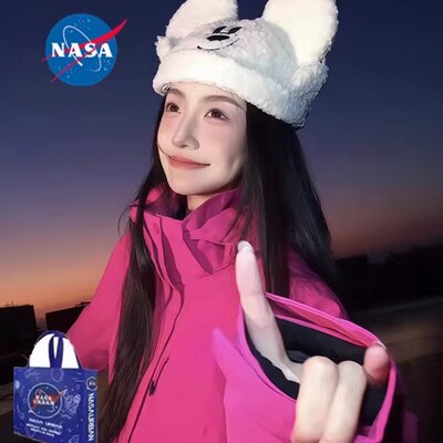 NASA玫红冲锋衣女2026新款超好看防水登山外套女川西滑雪夹克定制