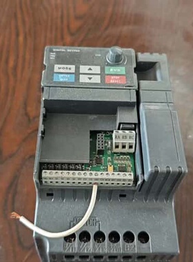 议价鑫福泰FT一S003721KD变频器3.7KW，成色如图，不可维修