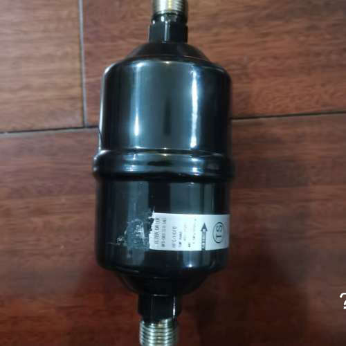 议价全新丹佛斯干燥过滤器，型号DFS-083（3 /8 SAE）