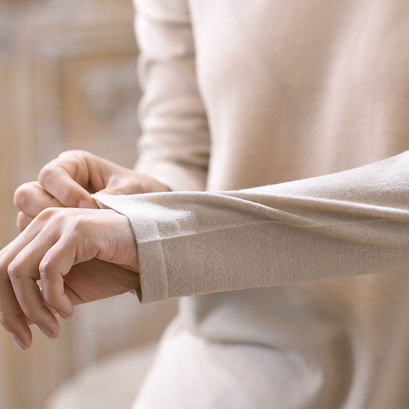 APCSHOP羊绒女装 通勤休闲长袖羊绒针织衫女圆领套头精纺打底衫