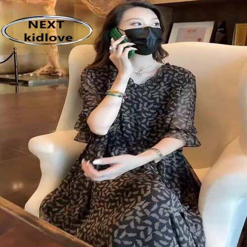 香港高级感雪纺洋装女2026夏季大尺码宽松碎花V领五分袖长裙薄款