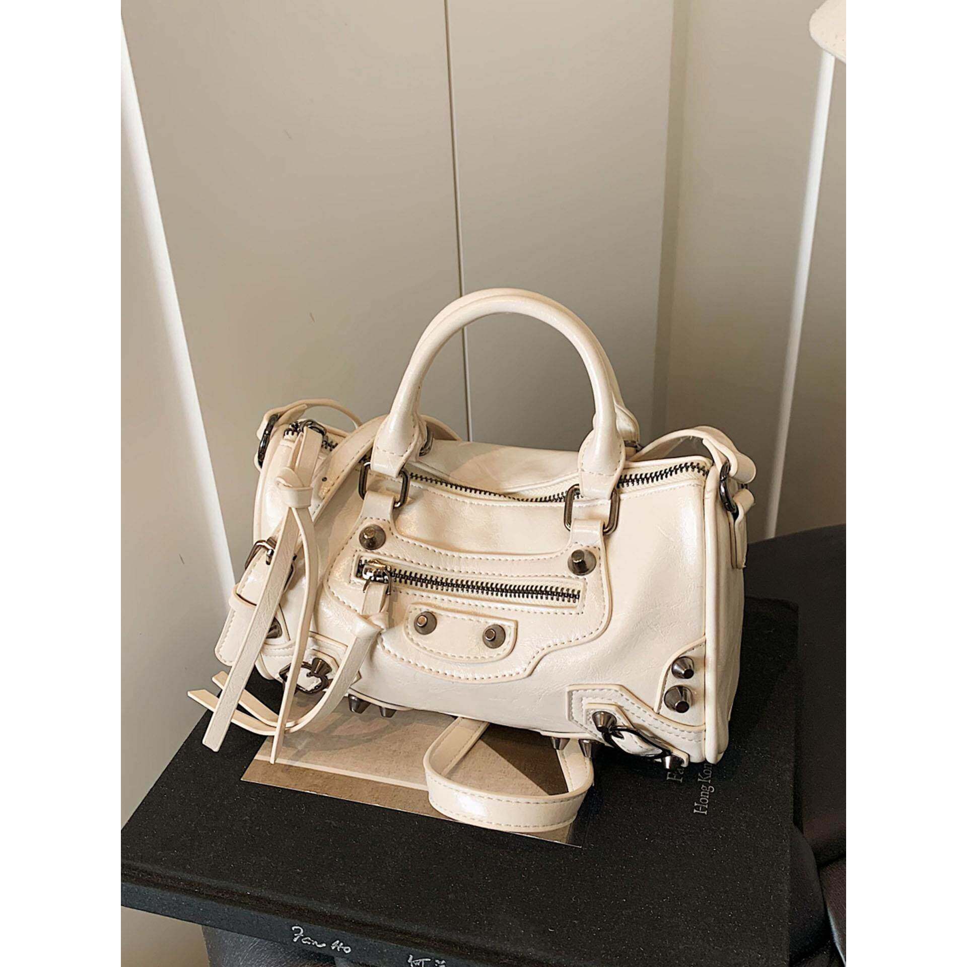 高档轻奢包包女士新款百搭时尚波士顿枕头包铆钉机车包单肩斜挎包