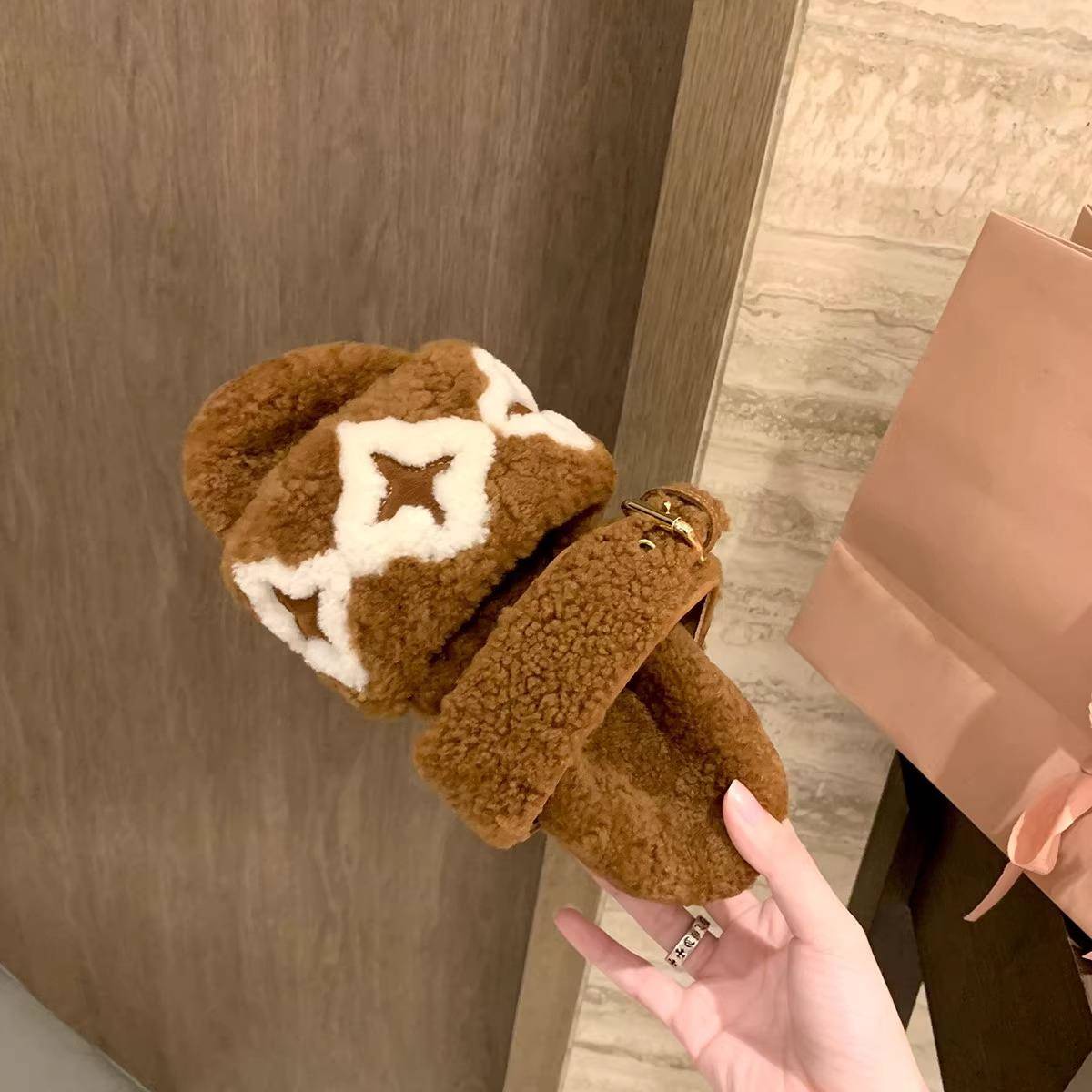 香港星星毛毛鞋女外穿2024年春秋款拼色松糕厚底保暖一字羊毛拖鞋