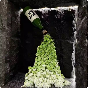 酒吧咖啡馆墙面装饰仿真花美陈酒瓶仿真花瀑布景区打卡拍照背景