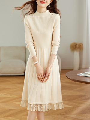 2025新款米白色毛衣裙女秋冬中长款内搭配大衣打底蕾丝针织连衣裙