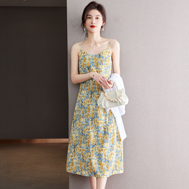 吊带连衣裙女夏季2025新款小个子背心打底内搭雪纺黄色碎花裙春秋