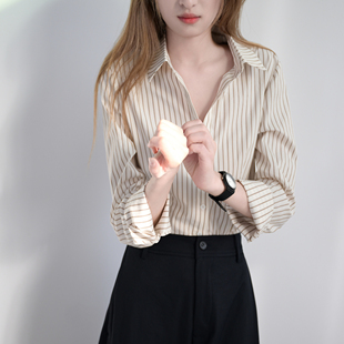 女 衬衫 显瘦正肩微宽松上衣 今流行奶茶色通勤棉质竖条纹长袖 TRR