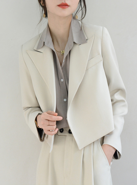 TRR 版型很赞设计感小众 微宽松短西装女 时尚格调外套女镇店好货