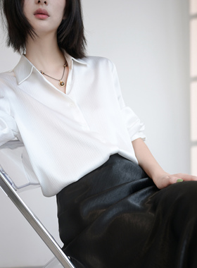 TRR 拒绝不了实穿时髦竖纹长袖衬衫女 光泽感职场人清爽正肩上衣