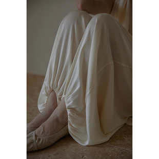 commuse memory 行云流水的凉意 桑蚕丝垂感宽松脚口抽皱灯笼裤