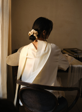 commuse memory『雾岛日记』桑蚕丝斜纹绸气质围巾领珍珠扣衬衣女