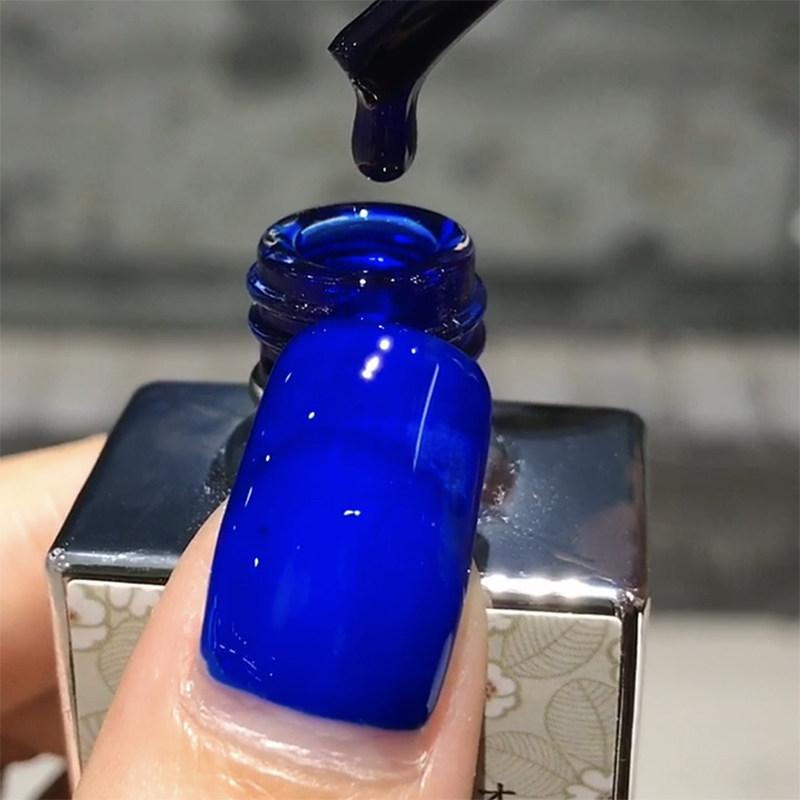 春夏季新款网红克莱因蓝美甲店光疗甲油胶果冻透感的冰透宝石蓝色