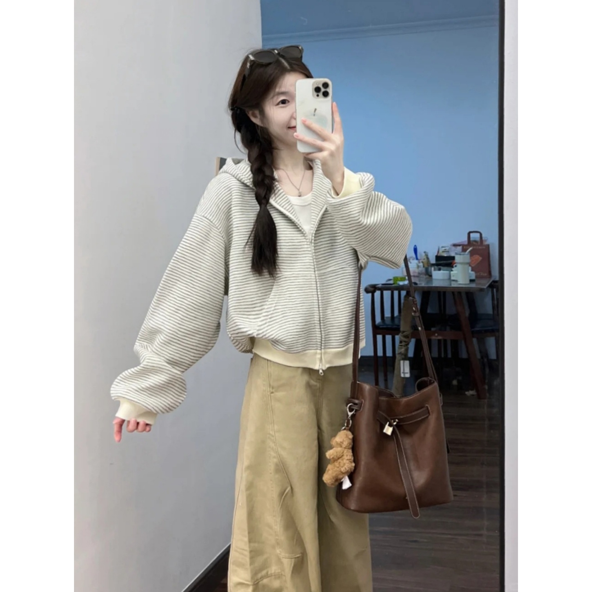 巨好看的灰杏色条纹连帽卫衣外套女2025年秋季新款宽松慵懒风上衣