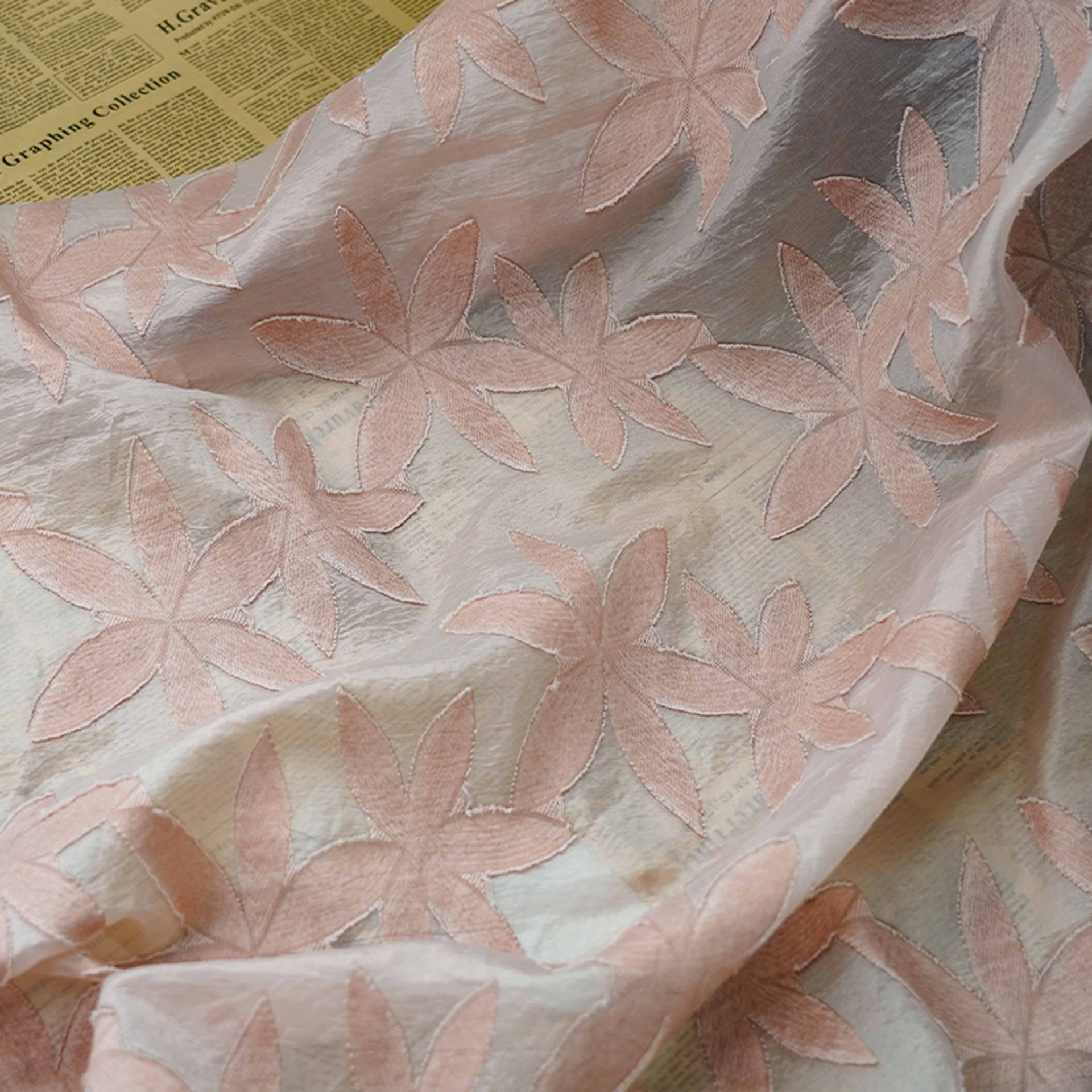 枫叶剪花柔软服装面料提花工艺