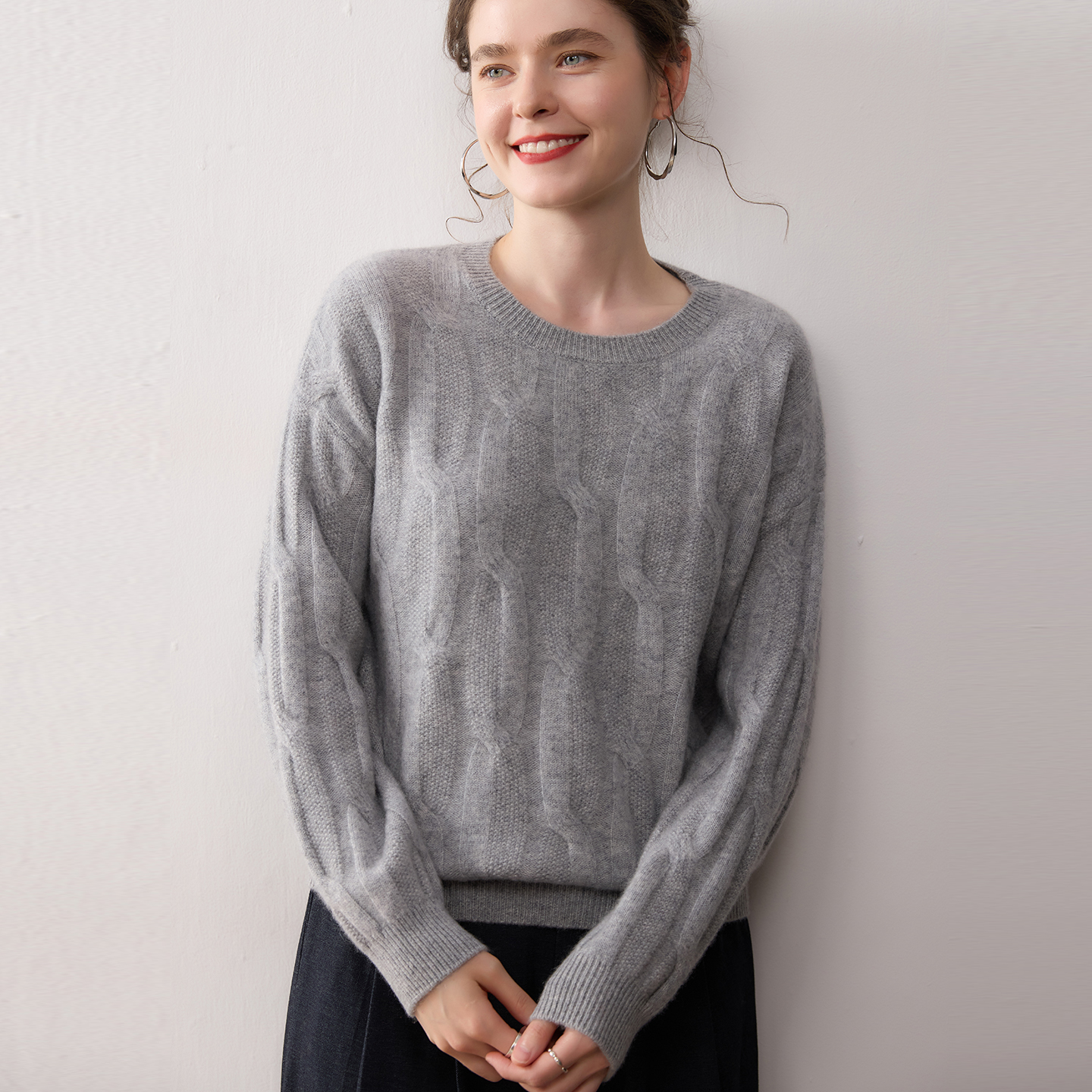 高端轻奢软糯100%纯山羊绒衫女圆领扭花宽松套头毛衣时尚针织打底