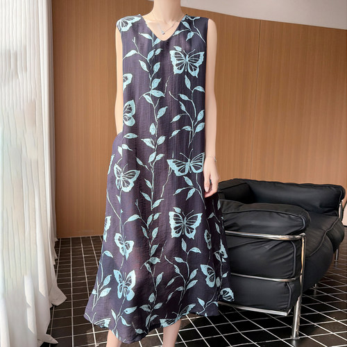 高级感气质减龄无袖碎花连衣裙女2026夏季新款收腰显瘦V领背心裙