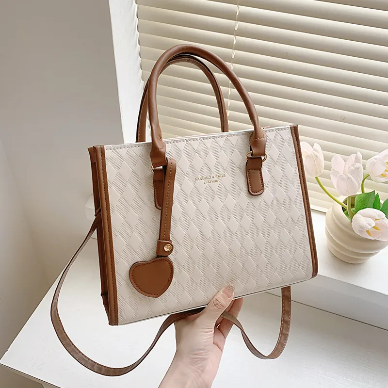 韩版潮流托特包时尚简约单肩包2023秋季新款包包女复古个性斜挎包,运动包/户外包/配件,单肩包,淘宝优惠券,粉丝福利购,淘宝优惠卷