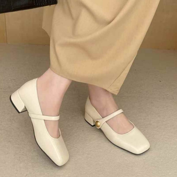巨日舒适春秋外穿稳当妈妈鞋单鞋